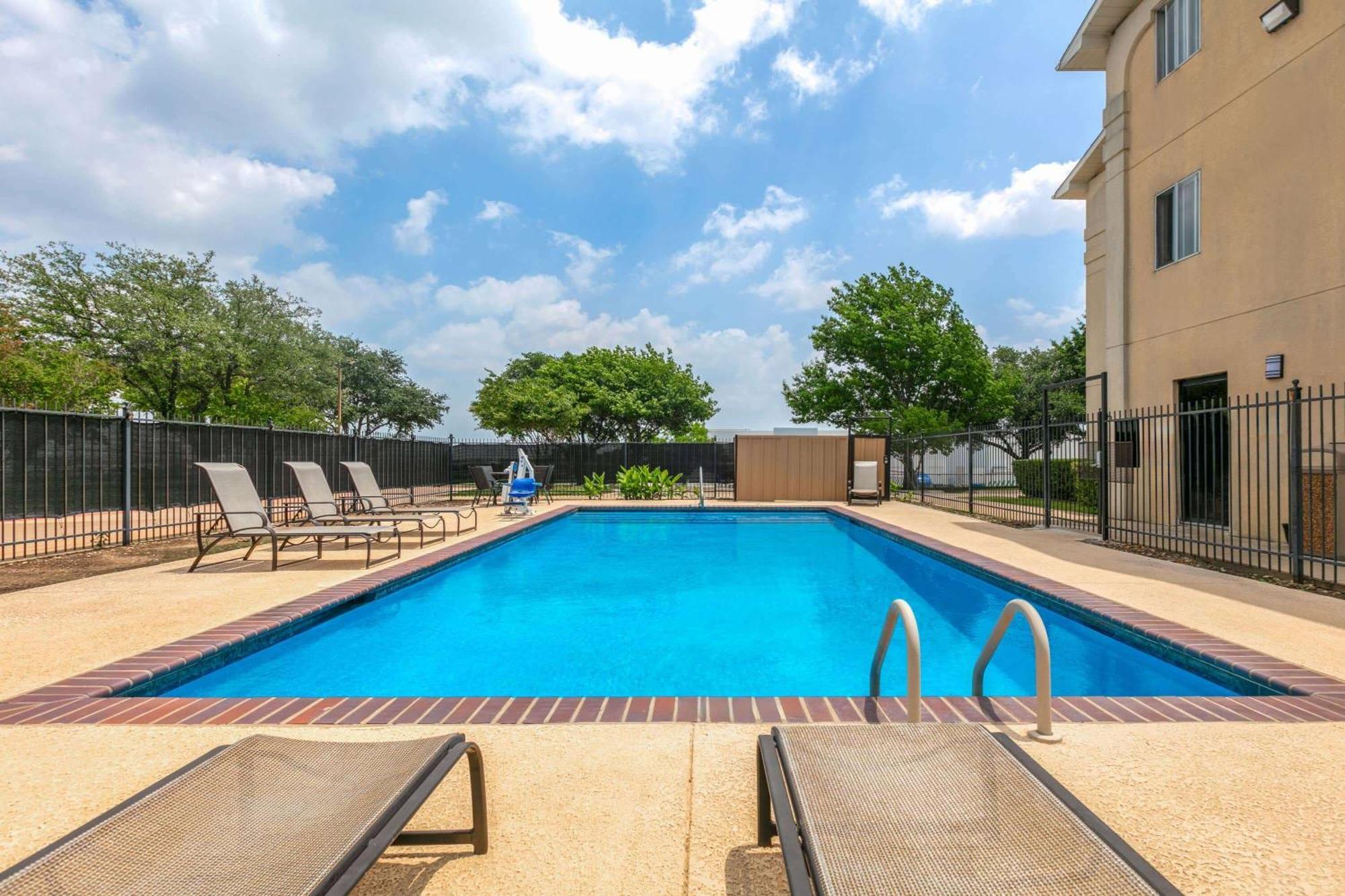 Hotel Super 8 By Wyndham Grapevine/Dfw Airport Northwest Extérieur photo